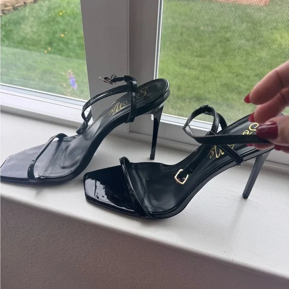 So Me Glossy Black Heels - Picture 2 of 4